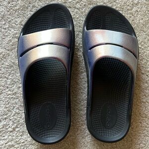 OOFOS Ooahh Luxe Iridescent Slide Recovery Sandals Women’s Size 7